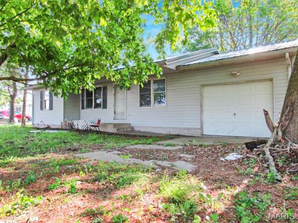 Don’t miss this 3-bedroom, 1-bath home offering endless possibilities. With some TLC, this property could be brought back to life and made truly charming.