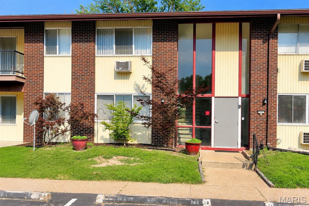 Hazelcrest Condo - Residential