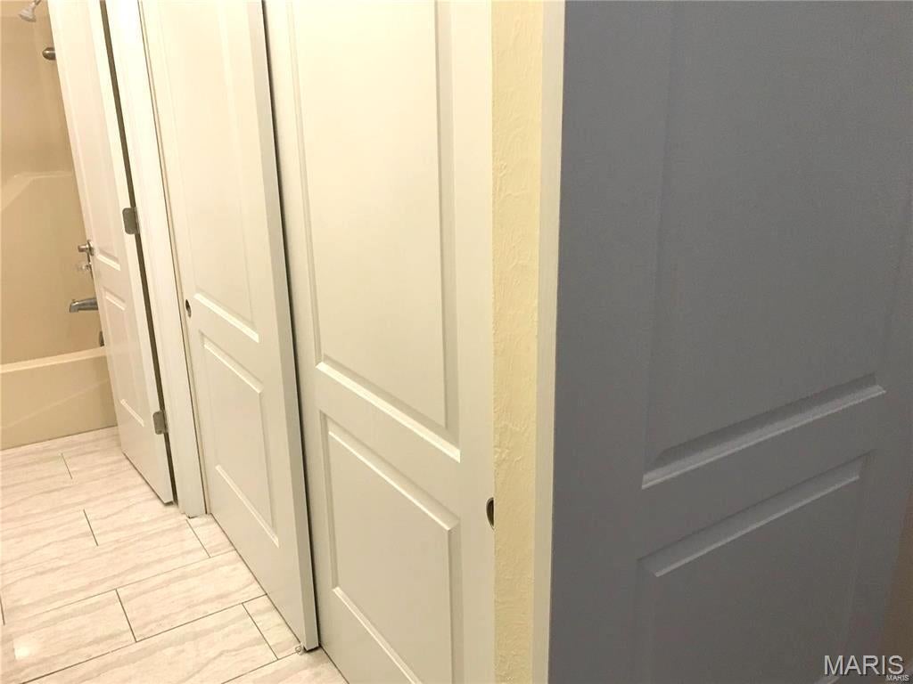 CHATEAU WOODS - Residential Lease