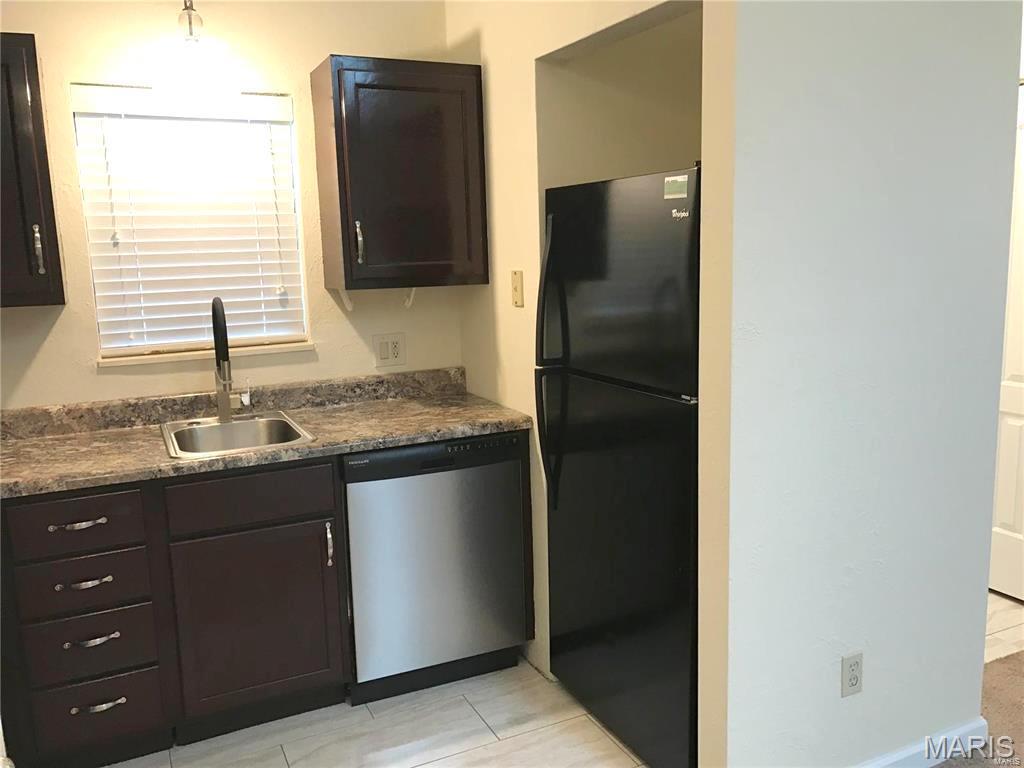 CHATEAU WOODS - Residential Lease