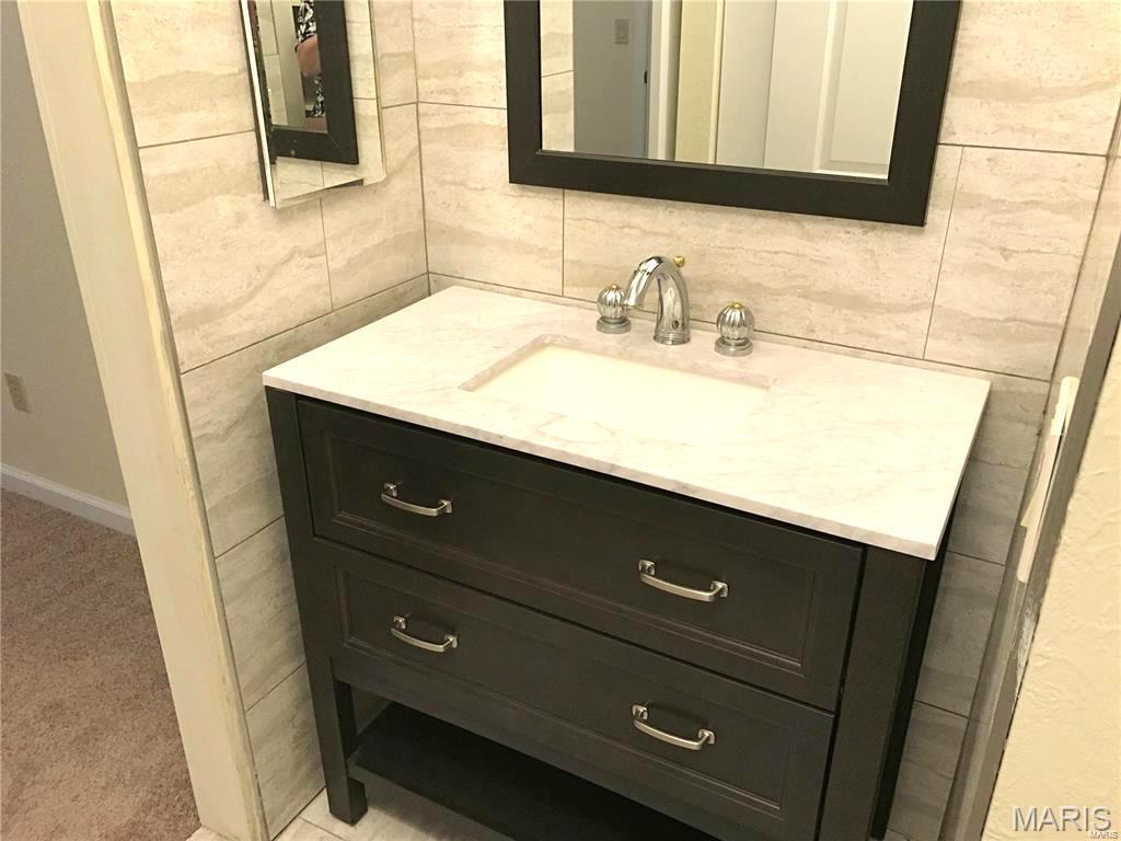 CHATEAU WOODS - Residential Lease