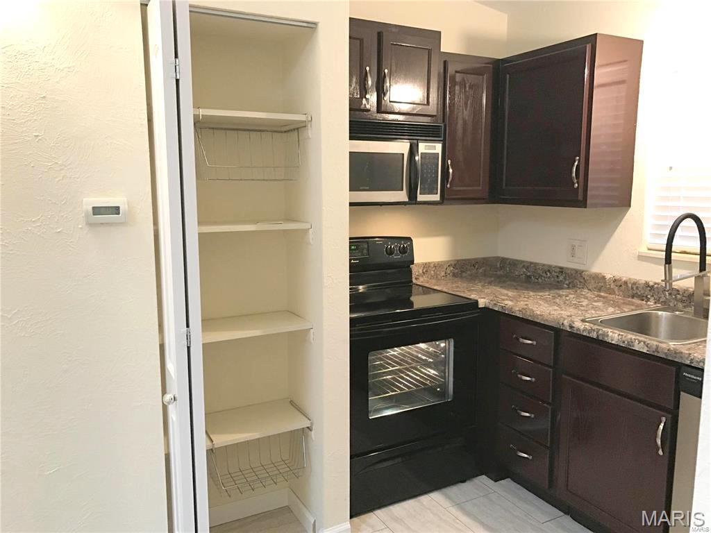 CHATEAU WOODS - Residential Lease