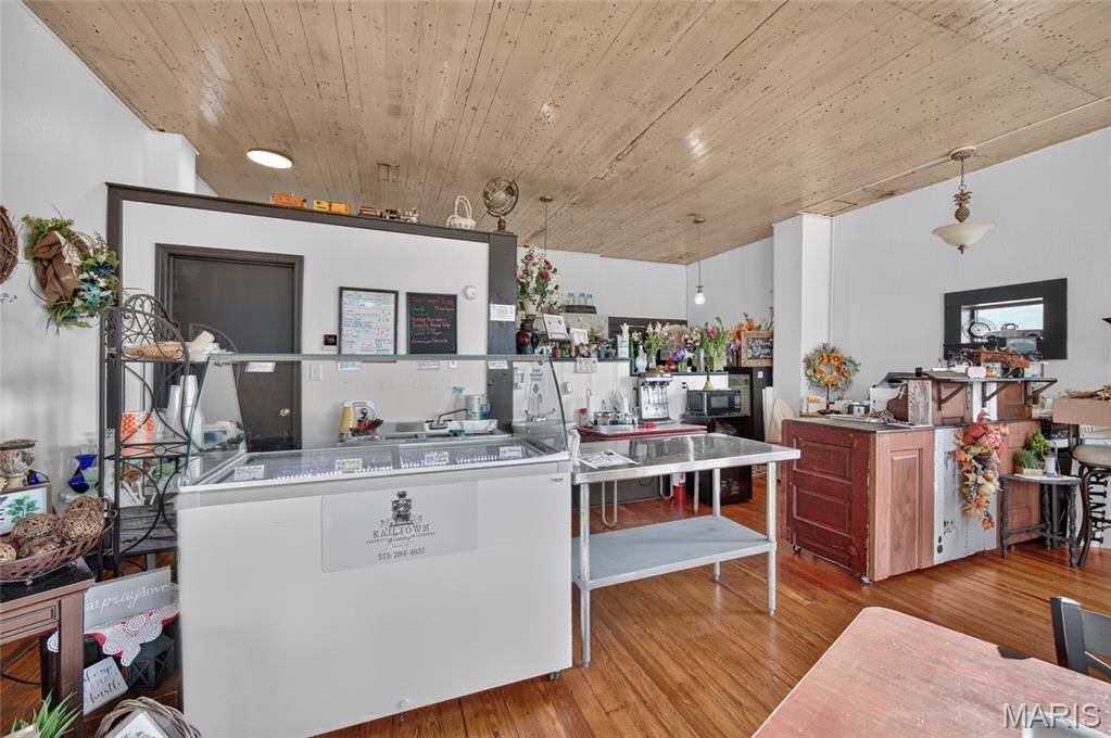 n/a - Commercial Sale