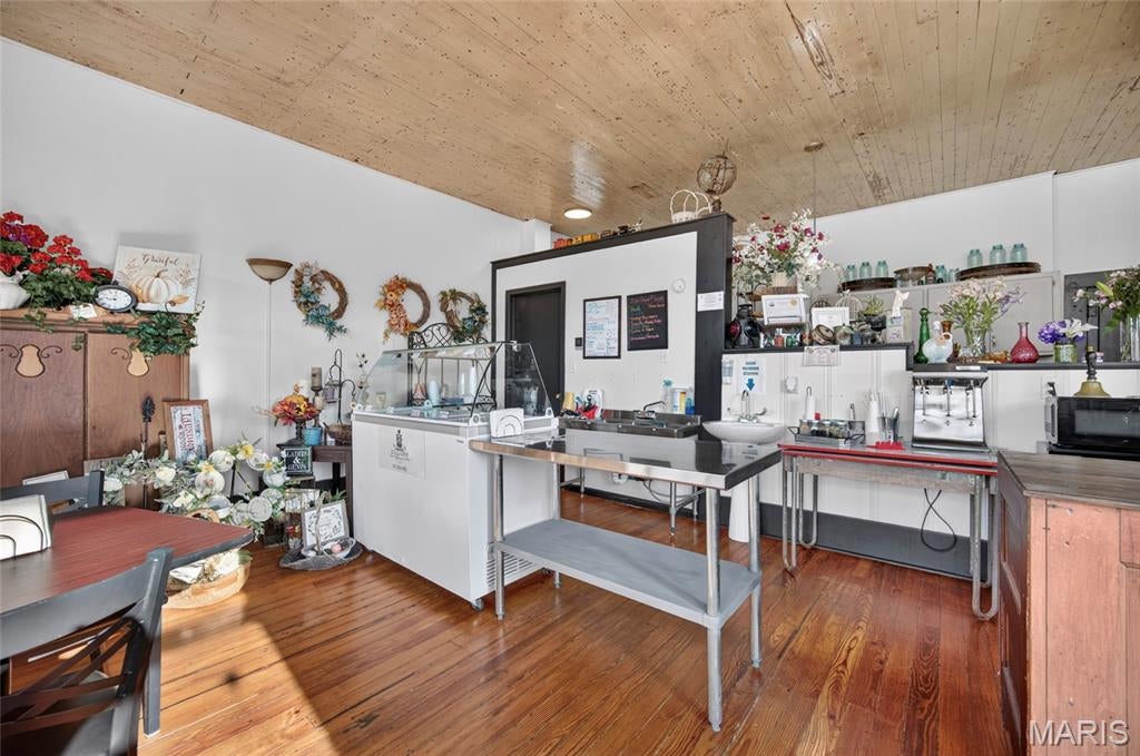 n/a - Commercial Sale
