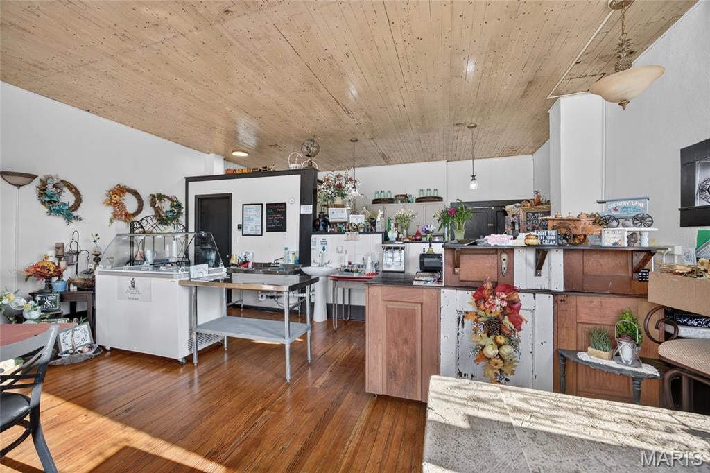 n/a - Commercial Sale