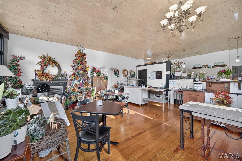 n/a - Commercial Sale
