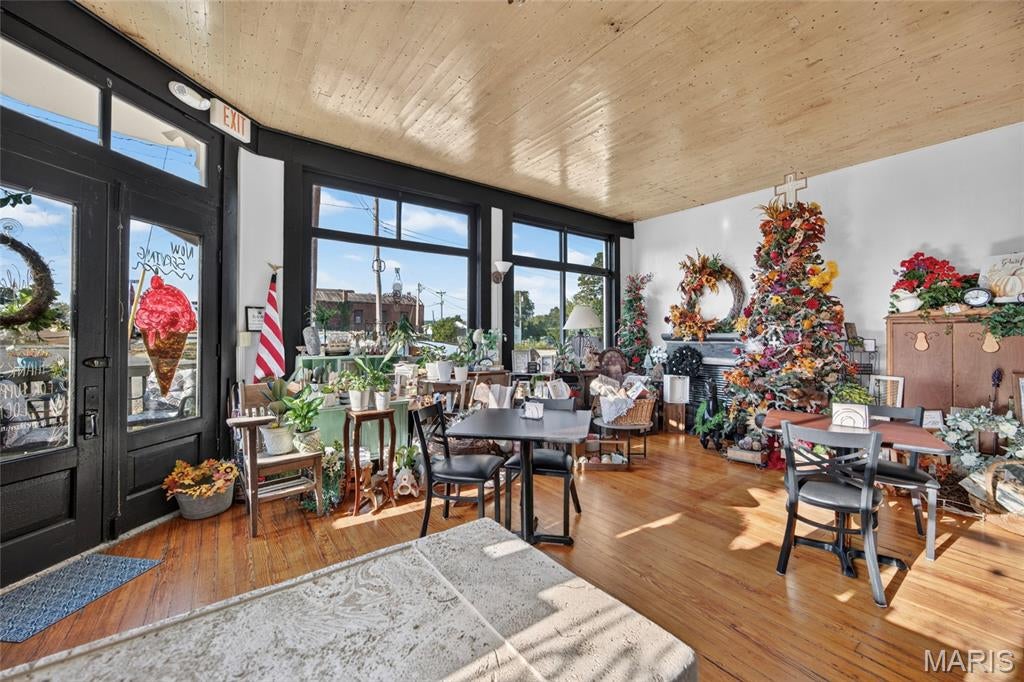 n/a - Commercial Sale
