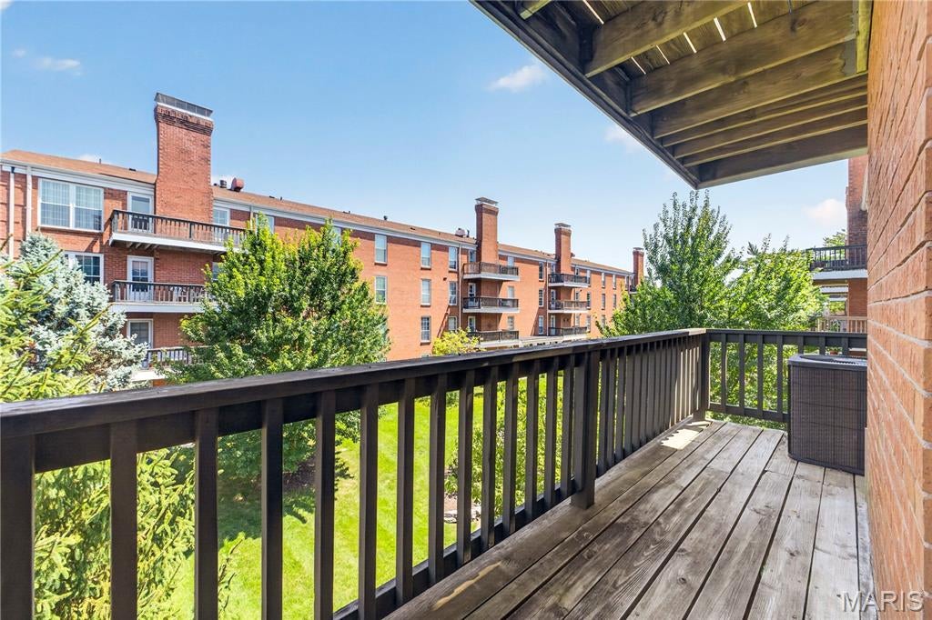Manor Condo At Oxford Hill The - Residential