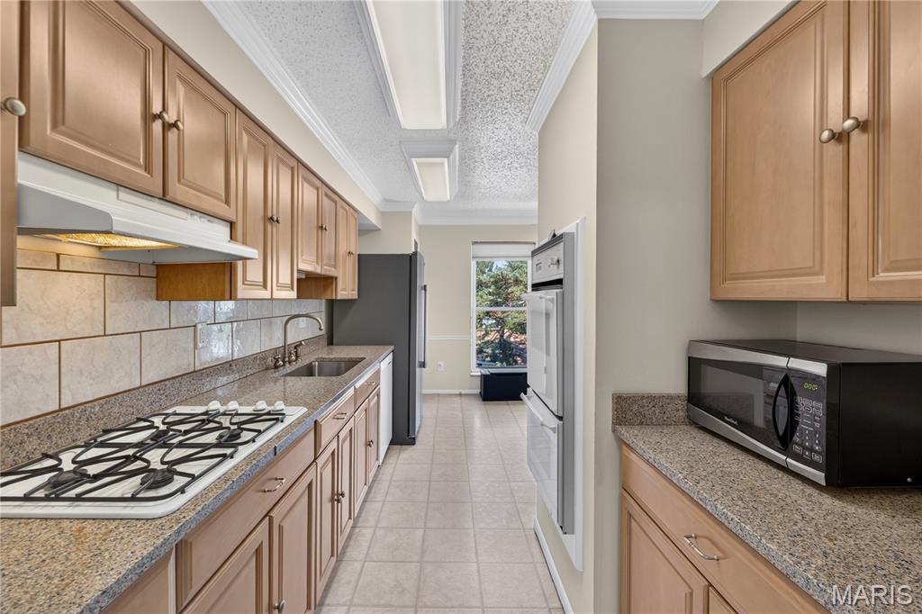 Manor Condo At Oxford Hill The - Residential