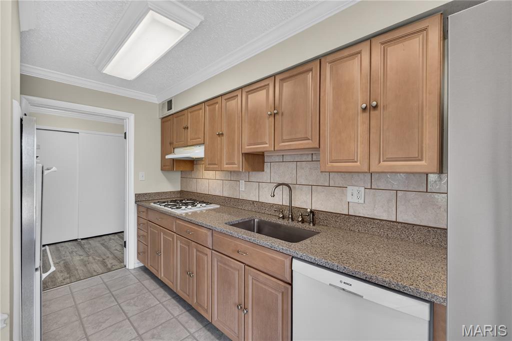 Manor Condo At Oxford Hill The - Residential