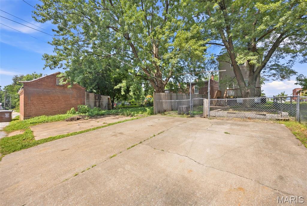 Blow Ewings Carondelet Add - Residential