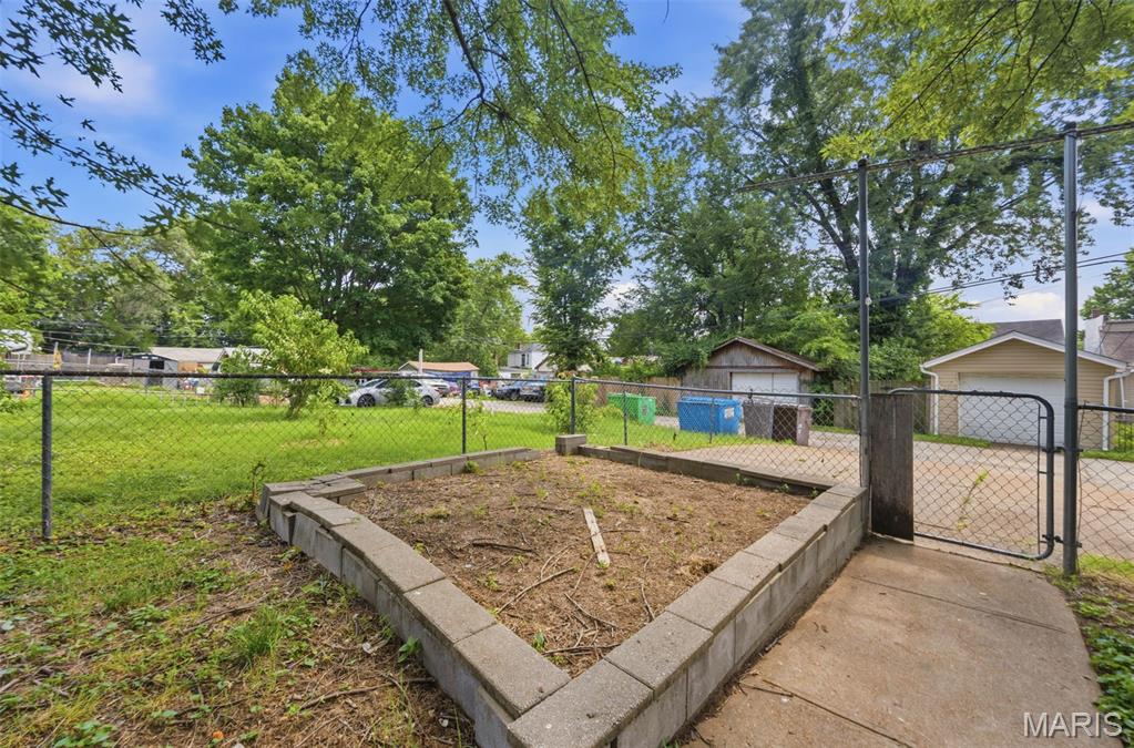 Blow Ewings Carondelet Add - Residential