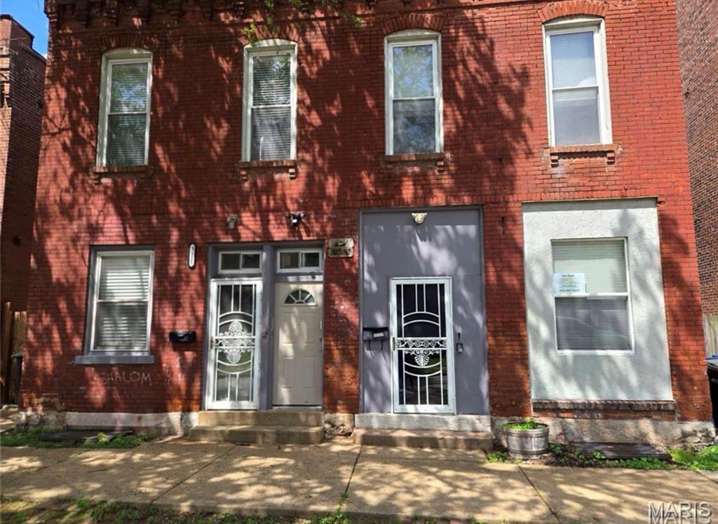 Don’t miss this solid brick quadplex in one of St. Louis’ most sought-after rental neighborhoods. Each unit offers 1 bedroom, 1 bath (with one unit featuring 1.5 baths), giving tenants comfortable layouts that are always in demand.

This building is already a proven income producer:

Unit 1: Vacant

Unit 2: $795/month

Unit 3: $850/month

Unit 4: $875/month

That’s a potential $3,420 per month in gross rental income—a strong cash flow for any savvy investor. With three units occupied and one ready to fill, you’ll have immediate returns plus the option to raise rents to match neighborhood averages.

Located in prime Tower Grove East, this property benefits from easy walkability, quick access to Tower Grove Park, dining, and entertainment. Units in this area lease quickly, making this a low-vacancy, high-demand investment.

Please note: One unit is available for showings now. The occupied units can be viewed with an accepted contract. Property to be sold as-is.

This is your chance to add a high-performing asset in a premium location to your portfolio—schedule your showing today!