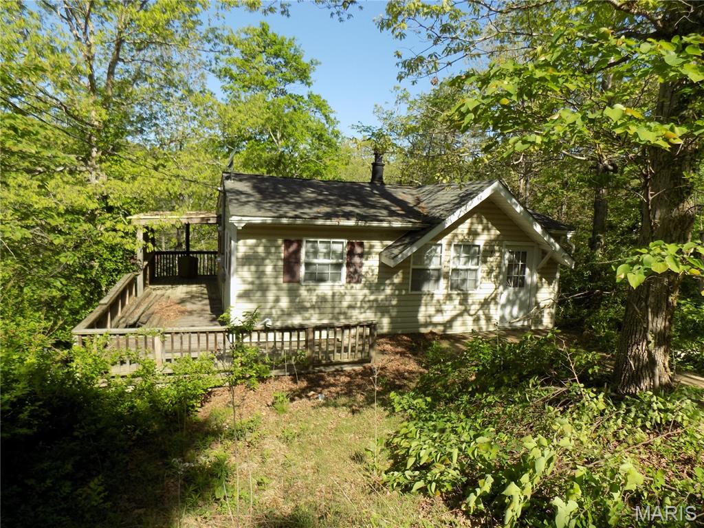 Great opportunity to grab this fishing cabin at Lake Killarney, mostly all furnished for you to just move in!..Has 2 bedrooms, and 1 bath,kitchen with range, and refrigerator, washer and dryer stack unit...






1
