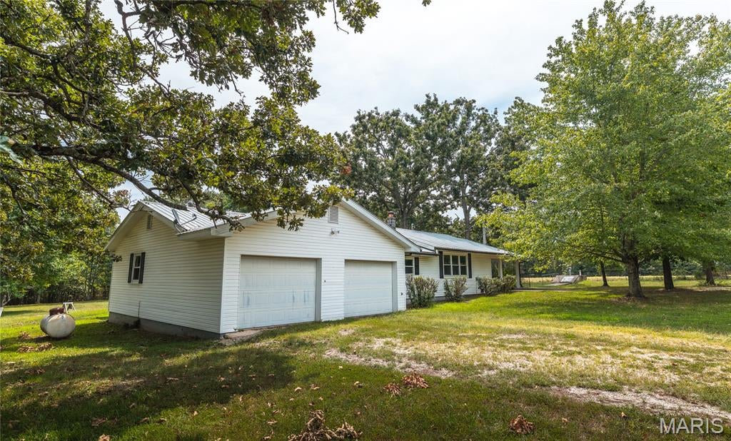 3 bedroom 2 bathroom house situated on 5 m/l acres in Pulaski county.