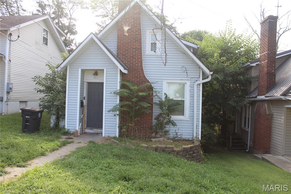 601 N Middle St is a 3 bed, 1 bath single family home for sale in Cape Girardeau, Missouri, totaling 1,107 sq ft and within a short drive to SouthEast Missouri State University. This property is currently being leased for $950 a month. 

This property is also being sold as part of a portfolio totaling 33 doors and $3,350,000.