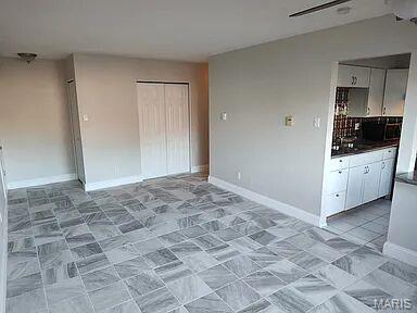 Hazelcrest Iii Condo - Residential