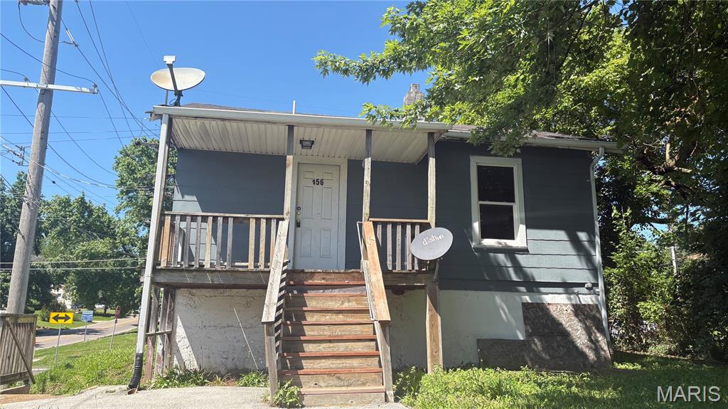 Charming Older 2-Bedroom Home with Potential

This 2-bedroom home offers an opportunity for a buyer or investor looking for a property with potential. The home has plenty of character and provides a solid starting point for updates and improvements. With some renovation and TLC, this property could be transformed into a comfortable home or investment property.

Bring your vision and make this property your own. Property is being sold as-is. Buyer to conduct their own due diligence regarding condition, repairs, and intended use.