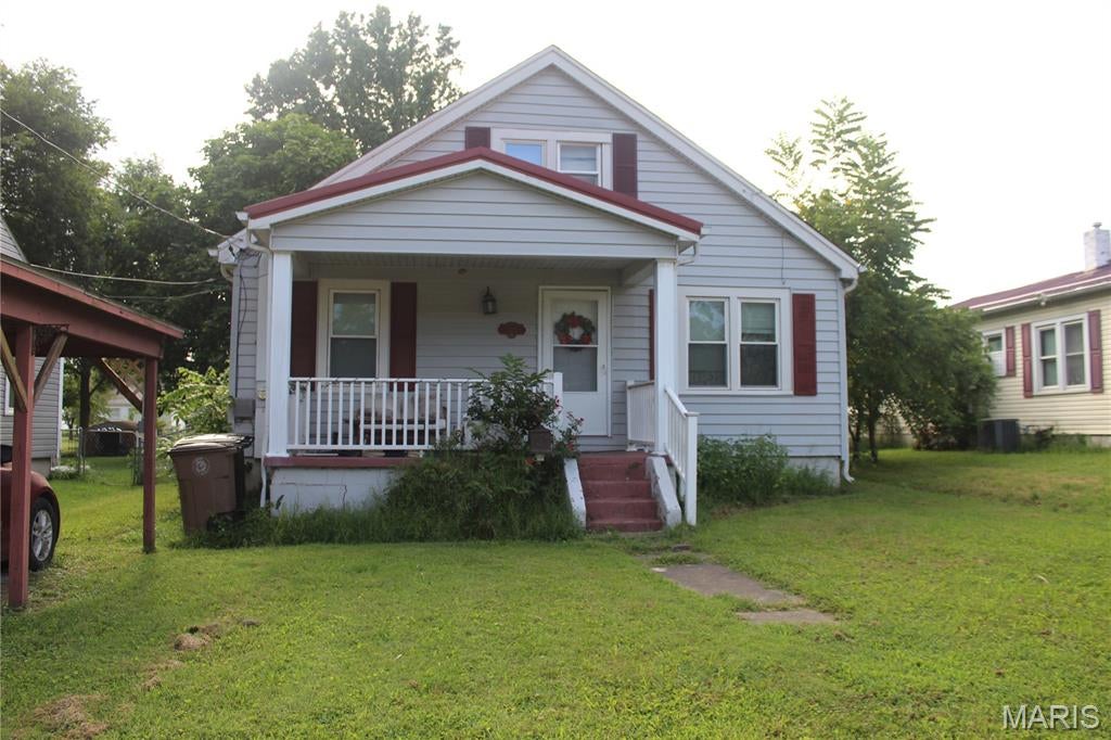 1113 N Fountain Street is a 3 bed, 1 bath single family home for sale in Cape Girardeau Missouri, totaling 1,158 sq ft and within a short drive to SouthEast Missouri State University. This property is currently being leased for $1,087 a month. 

This property is also being sold as part of a portfolio totaling 33 doors and $3,350,000.