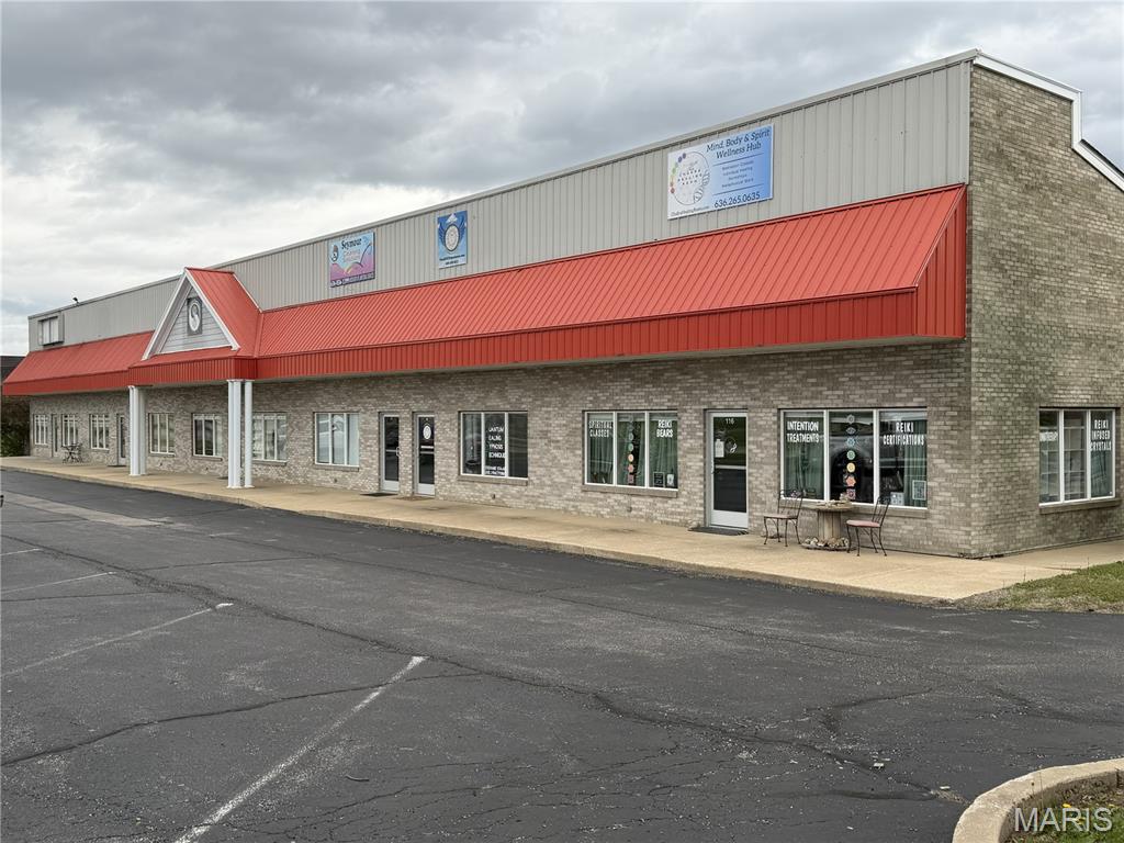 This 8,500 sf building has flexible use space available in Suite 116! Unit 116 is an end unit with 1,500 sf available for office or retail with windows on the front and the South side of the building. Suite 116 is currently Leased until a new Tenant occupies the space. ONLY $14.00/sf modified gross! This property has quick and easy access to I-70 or I-64 and is located in a desirable growth area! The Lease Payment is only $1,750/month for your new office! Landlord pays Real Estate Taxes, Property Insurance, CAM, water and sewer and more. Tenant pays monthly Lease Payment and Tenant's own renter's insurance, telephone, internet, natural gas, and electric. Some Accessible Features. Corner Location of Corporate Parkway and Crosswinds within the City of Wentzville and ideal for office or some retail uses with mostly open space within Suite 116.