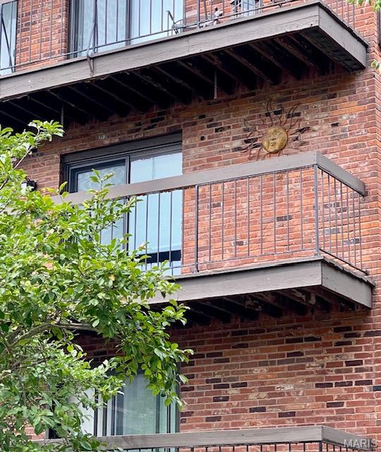 Looking for a charming condo to call home; a condo nestled in a quiet neighborhood, centrally located, where just about everything you need / want is a short walk / drive away?   Then look no more!   Unit 301, located at 572 Coeur De Royale Dr., comes with all the appliances you need, including a washer & dryer; located in its own laundry area, which includes a cabinet and places to hang clothes!  Other appliances include glass cooktop, microwave hood, double wall oven, dishwasher and refrigerator.  This condo also has a hot water softener and a Reverse Osmosis drinking water tap next to the kitchen sink!  When you're not relaxing on the balcony, there's the private community pool & tennis court, just on the other side of Coeur De Royale DR; Enjoy!