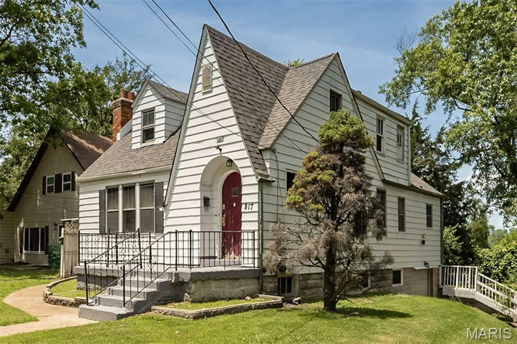 Explore converting this property to a single-family home with up to 4 bedrooms, or keep it as a duplex with a 2-bedroom unit on the main floor and a 1-bedroom unit upstairs. Both units are currently vacant. The upstairs unit has an estimated rent of $915 per month and the main-floor unit has an estimated rent of $1,200 per month. Recent updates include a brand-new roof and a freshly painted basement. **A pre-listing inspection from a certified inspector is available in the documents section which provide additional details on the property’s condition.** Property is being sold as-is, with seller to make no repairs or provide any inspections. Great opportunity for an investor looking for income potential and flexibility. To view the virtual 360 tour, please visit: https://my.360tourlink.com/b9336dad-bbda-4930-b643-8ec75f1b31c8?type=unbranded