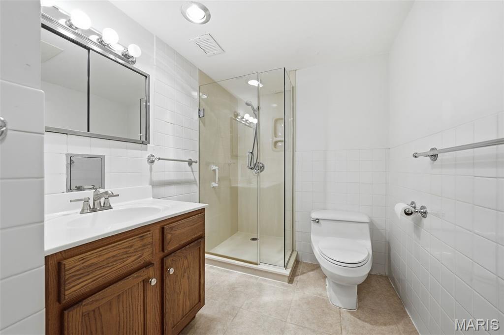 Hanley Towers Apts Condo - Residential