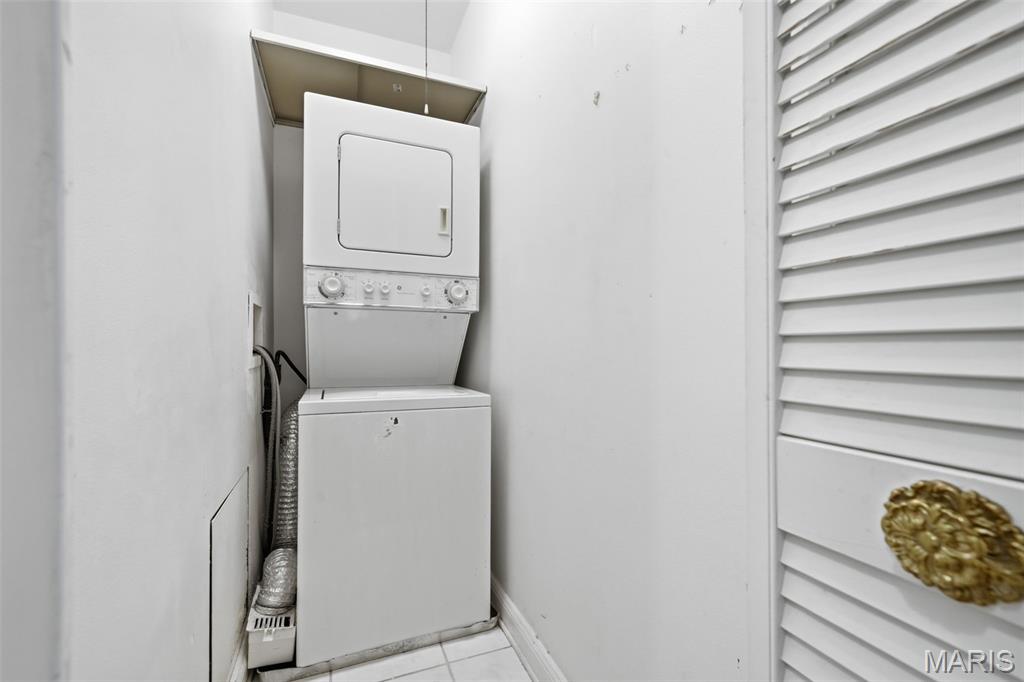 Hanley Towers Apts Condo - Residential