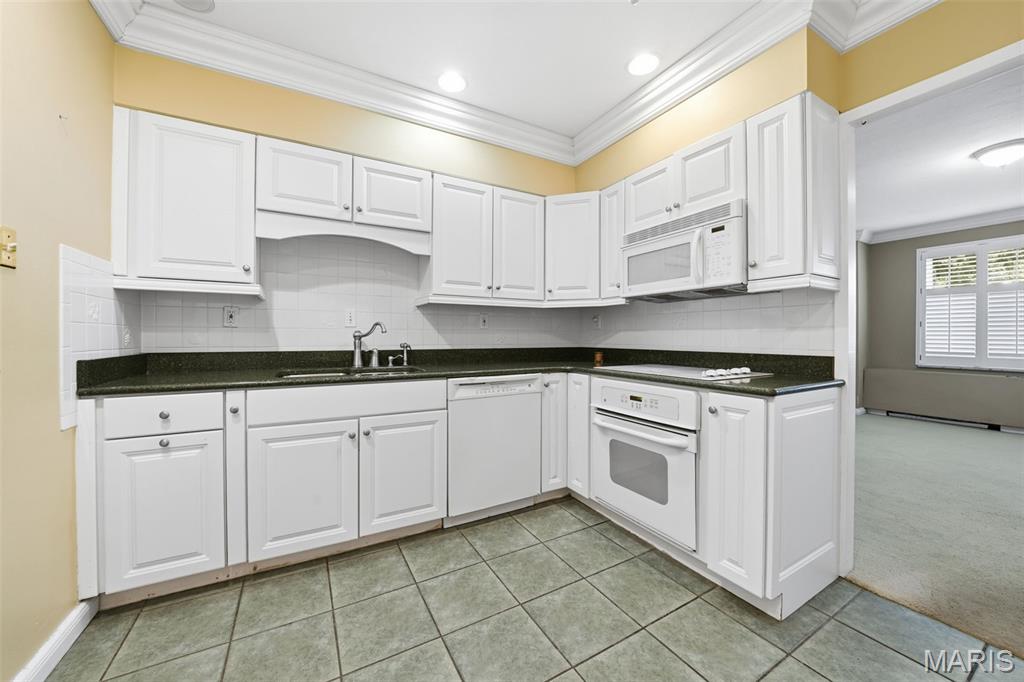 Hanley Towers Apts Condo - Residential