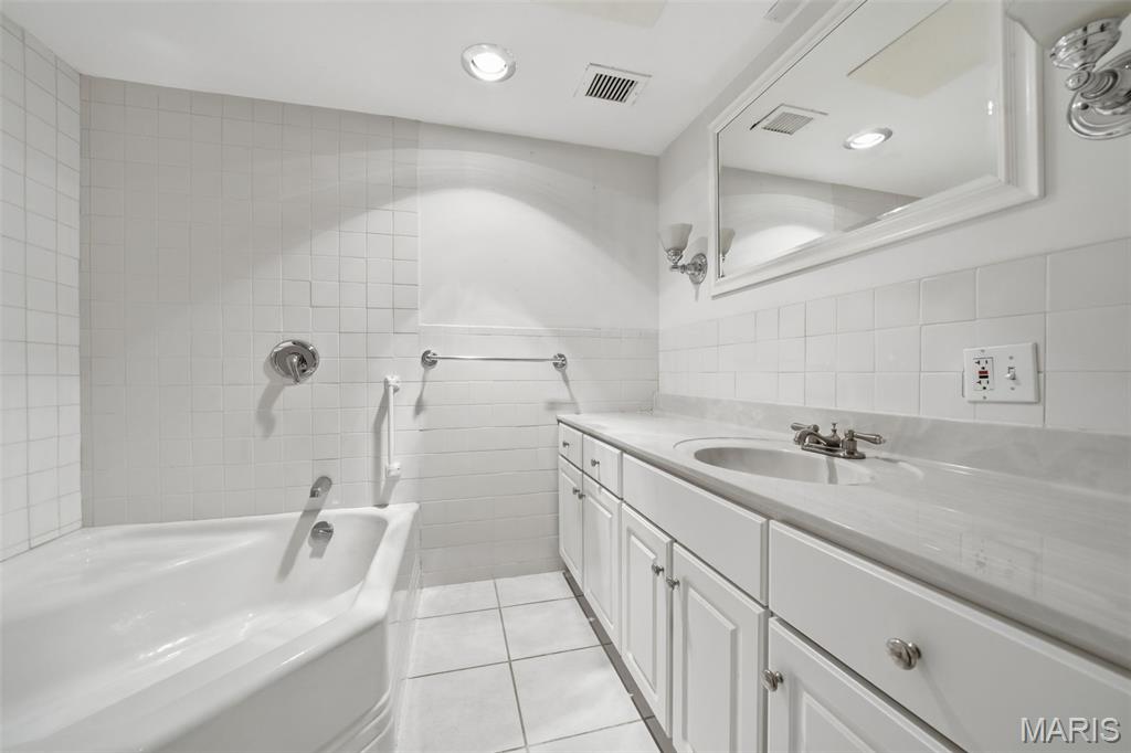 Hanley Towers Apts Condo - Residential
