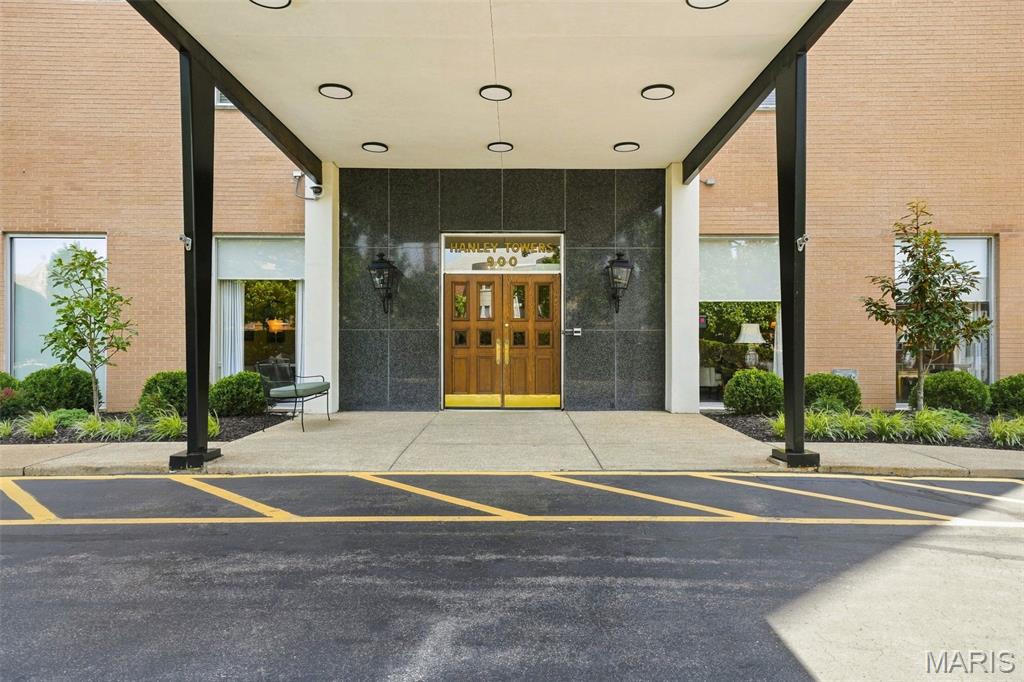 Hanley Towers Apts Condo - Residential