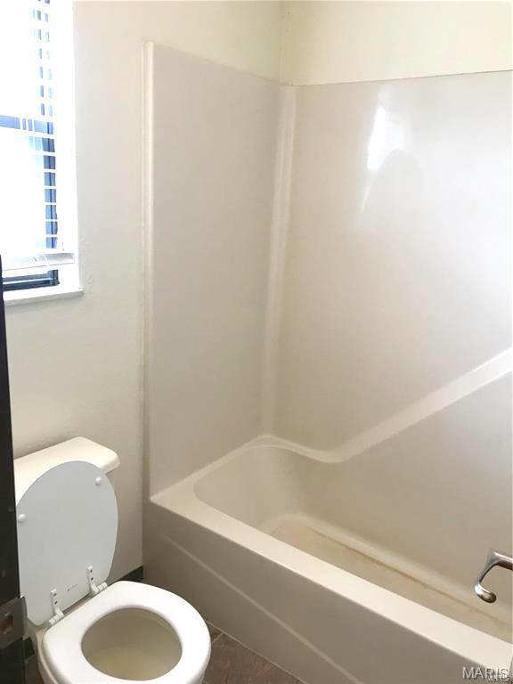 CHATEAU WOODS - Residential Lease