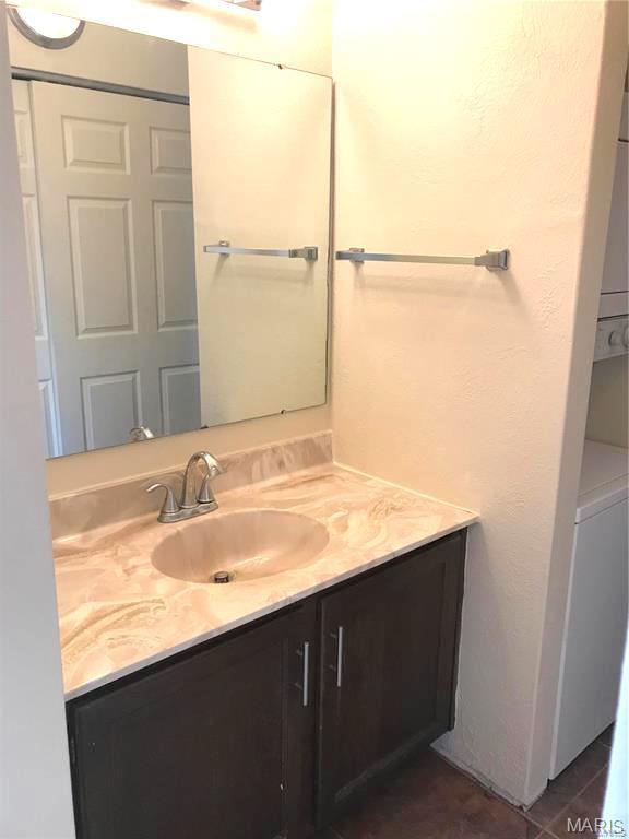 CHATEAU WOODS - Residential Lease