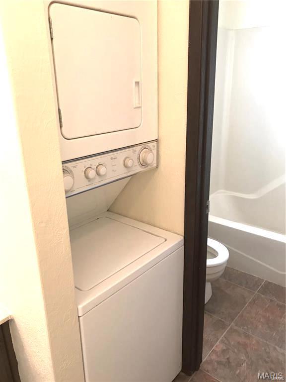 CHATEAU WOODS - Residential Lease