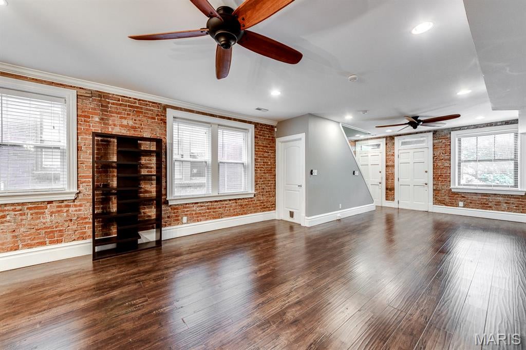 DeMenil Place - Residential