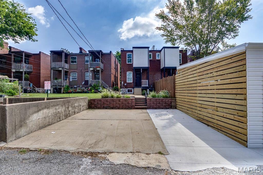 DeMenil Place - Residential