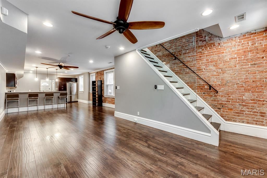 DeMenil Place - Residential