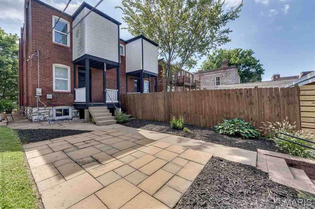 DeMenil Place - Residential
