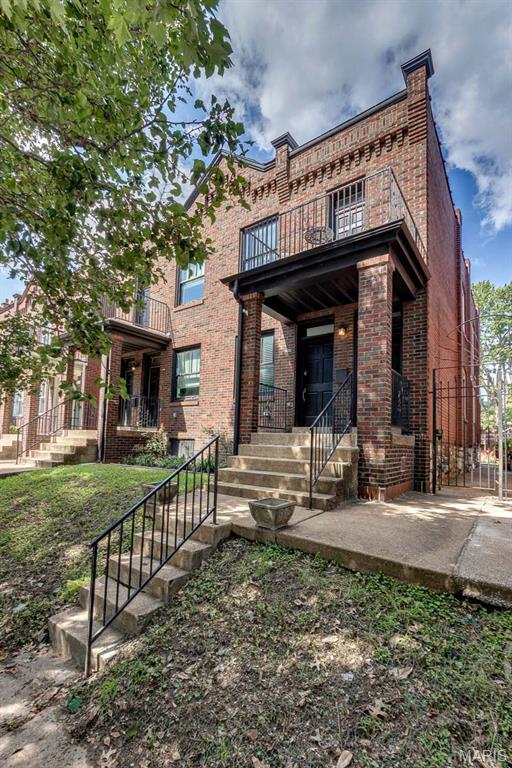 DeMenil Place - Residential