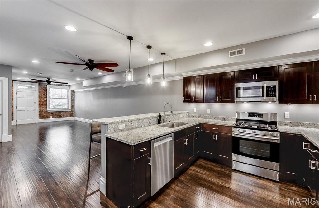 DeMenil Place - Residential