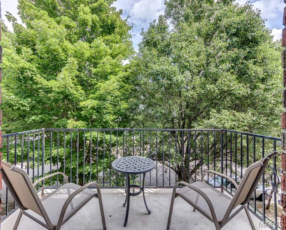 DeMenil Place - Residential