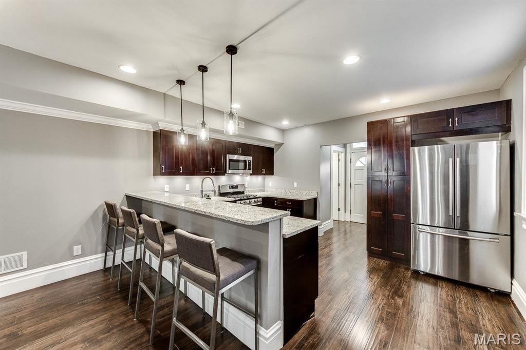 DeMenil Place - Residential