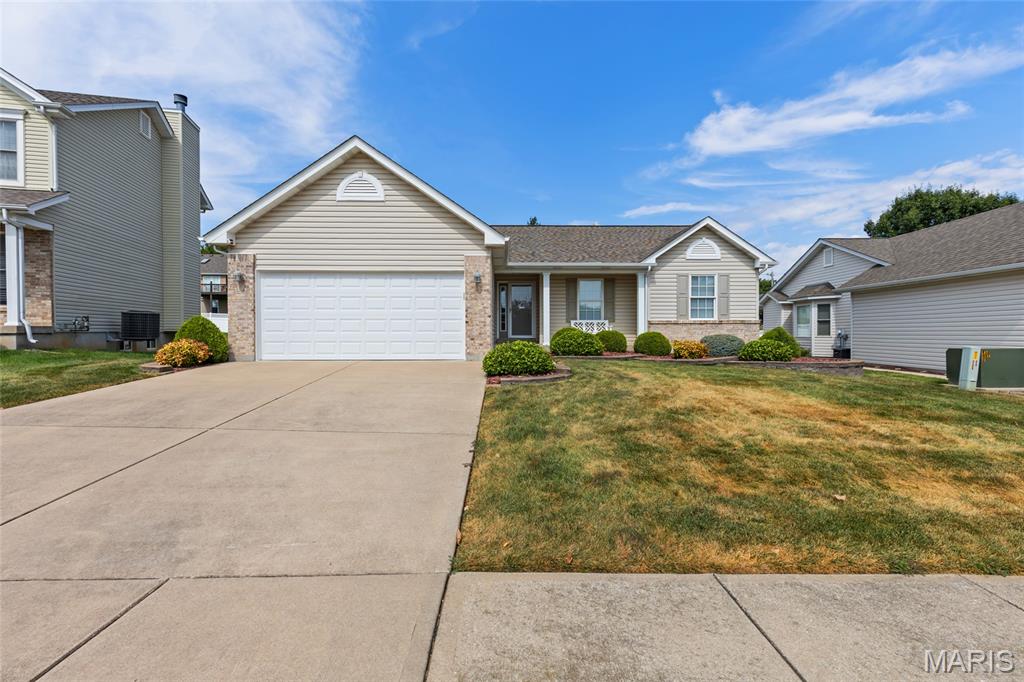 This super clean, 1 owner home in O'Fallon offers 3 bedrooms, 2 full bathrooms, and a layout designed for comfortable everyday living. The living area includes an abundance of natural light. The kitchen provides ample cabinets and counter space and includes a bay window next to the eat in kitchen which flows seamlessly into the dining area, making entertaining easy. The primary suite features a private bath, while two additional bedrooms offer flexibility for family, guests, or a home office. Step outside to enjoy the yard and outdoor living space perfect for relaxing or hosting gatherings.  Enjoy the Sub pool and clubhouse! Home is located min from Ft Zumalt North High School!