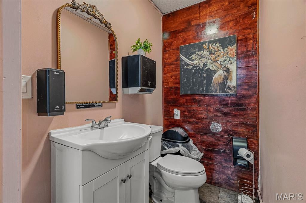 n/a - Commercial Sale