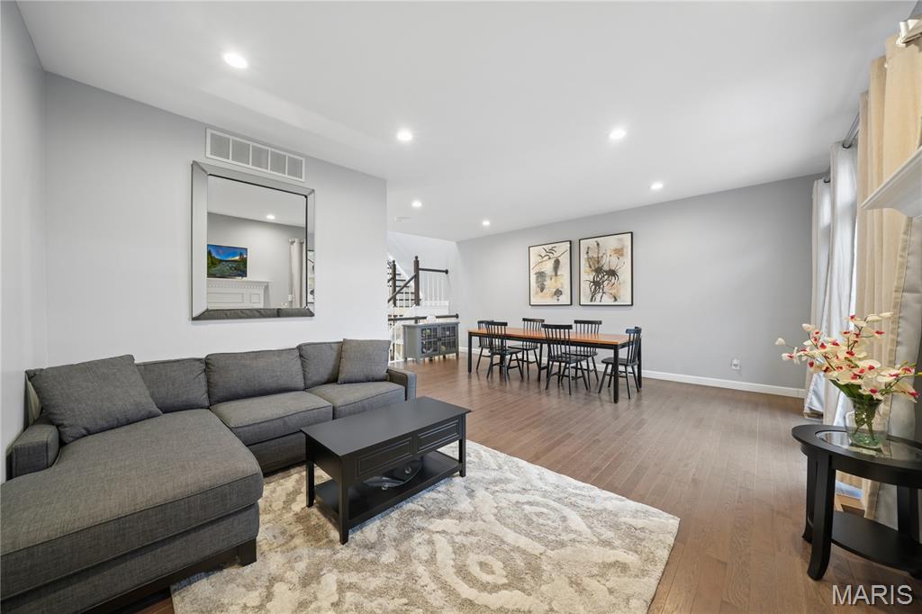 Field Pointe Condo Ten - Residential