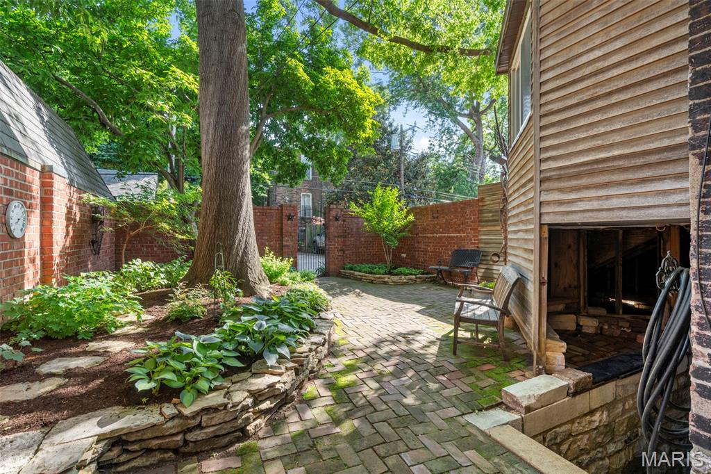 Lafayette Square - Residential