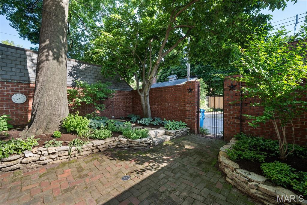 Lafayette Square - Residential