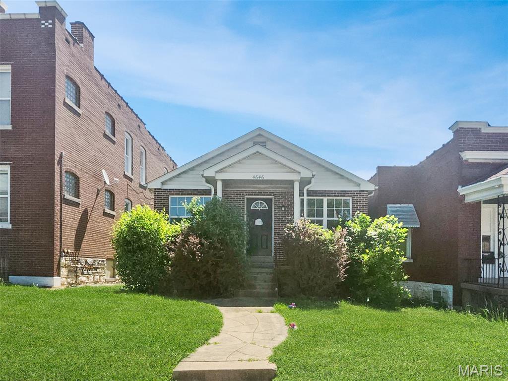 Make this charming and warm property yours that includes 3-bedroom, 1-bathroom home in St. Louis offers approximately 1,128 square feet of comfortable living space. The property features a functional layout with a full basement providing ample storage or potential additional space, along with the convenience of a 1-car detached garage. Perfectly situated on South Grand Boulevard, this home provides easy access to local amenities, dining, and transit options.