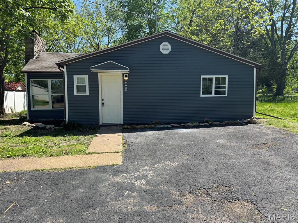 This charming 1,200 sq. ft. home in Cuba, MO is move-in ready and packed with updates. Enjoy peace of mind with a brand-new roof, AC, furnace, windows, and siding. All the big-ticket items already taken care of for you. The home offers plenty of storage, plus a convenient shed for even more space. All appliances stay, making your move seamless and stress-free. Whether you’re a first-time buyer or looking to downsize, this is a great opportunity in a great location. Seller offering $3,500 flooring allowance, so you can begin making it your own right off the bat!  Call today to schedule a showing.