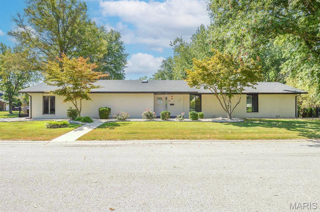 3 Bedroom, 3 bathroom full brick home in a great neighborhood on a corner lot in the heart of OFallon, IL. Entire exterior redone last year... new roof, gutters, gutter guards, windows, landscaping, etc. Inside, all of the flooring, paint, and appliances/fixtures are 1 year old. Primary Bedroom with ensuite, all bedrooms have walk-in closets, large oversized garage, large yard and all 1 block from elementary school (E.K). Garage floor has been epoxied, making it look like a show room quality. Showings start 9/10/26 and an open house will be held from 12-2pm on 9/13/26. Make your plans to see it ASAP!